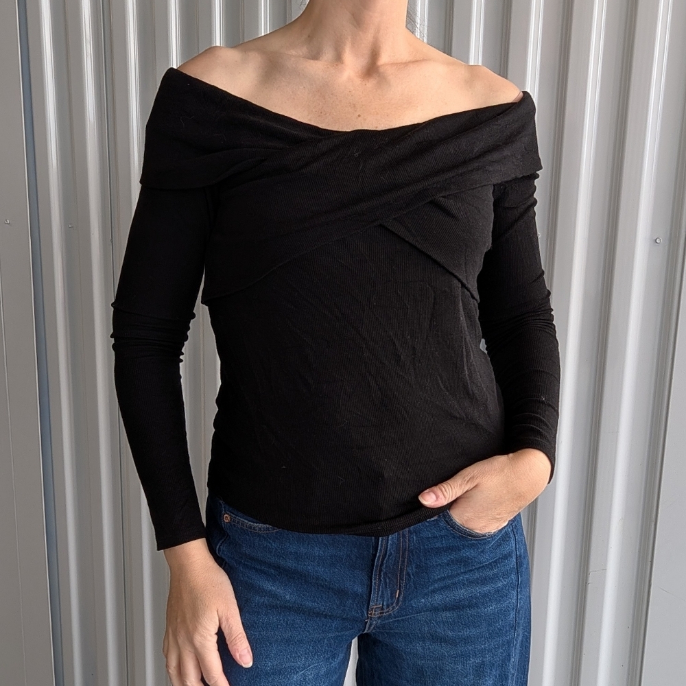 RED HAUTE off-shoulder sexy black top S to M